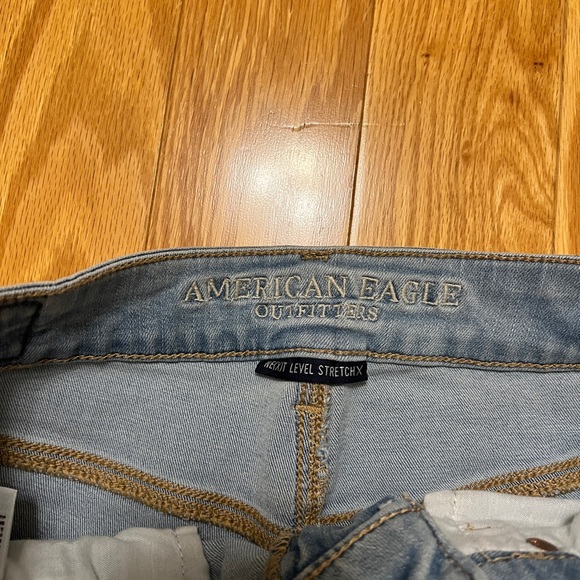 American Eagle Light-Wash Denim Shorts - Picture 4 of 5